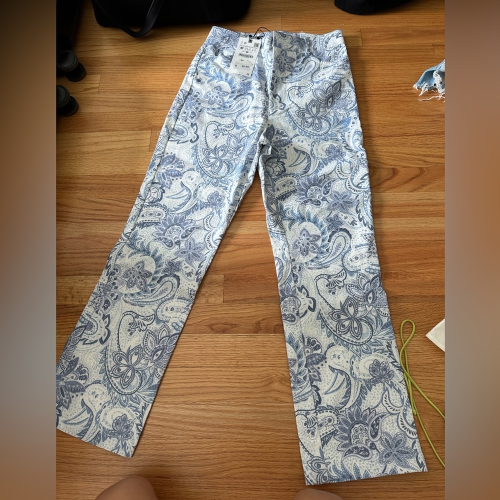 Never worn - Zara patterned jeans